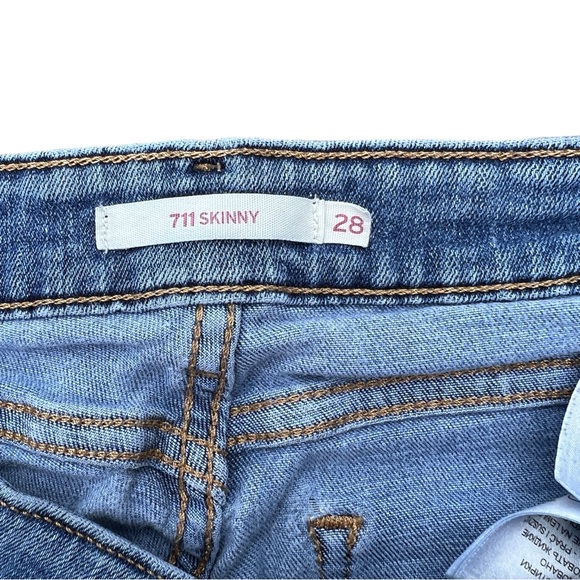 SOLD- Levi’s 711 Distressed Skinny Women’s Jeans Medium Wash Size 29 x 29 - Picture 3 of 9